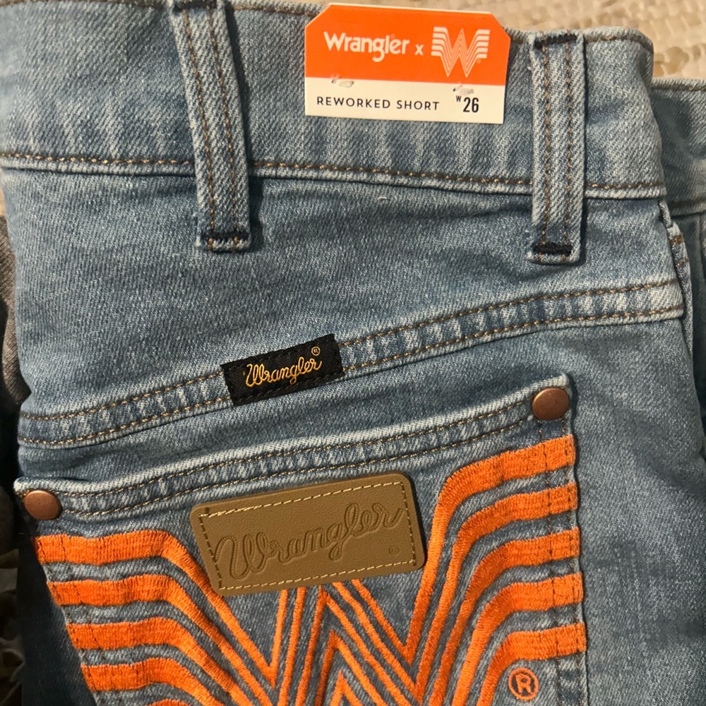 WRANGLER X WHATABURGER REWORKED SHORT

Wrangler Jean shorts - Picture 5 of 11